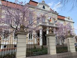 Potrivit raportului webometrics, universitatea din bucurești se situează pe primul loc în românia, urmată de universitatea politehnică din bucurești, iar pe locul trei este universitatea „alexandru ioan cuza din iași. Prima Universitate Din Romania Care Va Permite Plata Taxelor Pentru Admitere Intr O MonedÄ VirtualÄ Dcnews