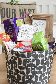 A housewarming gift is a fantastic way to say congratulations to the people you care about. Housewarming Gift Ideas And Free Home Printables Clean And Scentsible