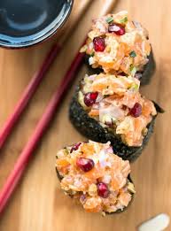Makis Californiens Au Tartare De Duo De Saumon Ricardo Recipe Salmon Tartare Food Dishes Sushi Recipes
