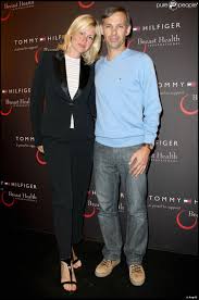 Luana belmondo est une animatrice d'émissions culinaires. Luana Et Paul Belmondo Lors De La Vente Aux Encheres A La Boutique Tommy Hilfiger A Paris Le 16 Juin 2009 Purepeople