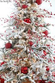 But while everyone can pick up a tree from a farm, forest (with a permit!), or sidewalk vendor, it's how you trim it that will really sets the tone this december. Excellent Christmas Tree Ideas Crafts Zen Christmas Tree Design Amazing Christmas Trees Flocked Christmas Trees