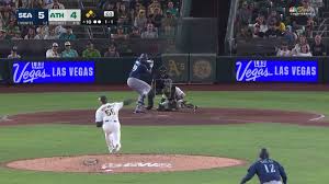 Clarke's crazy catch sets up Walton's walk-off blast in extras to stun Mariners — MLB.com