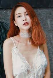 พิพลอย พัชราพร ประสบอุบัติเหตุรถเก๋งชนเสาไฟฟ้า ก่อนพุ่งลงข้างทางเสียชีวิต ขณะที่เพื่อนและแฟนคลับ แห่โพ. Pofpnl35y2bolm