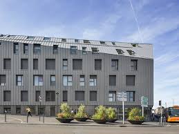 Retrouvez chez leroy merlin notre sélection de 103 produits, au prix le plus juste, sur un large choix de marques et de références, disponibles en magasin ou livrés rapidement à votre domicile. Fenetre Patrimoine Velux Pour La Rehabilitation De Batiments Historiques