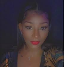 Ursula Tate's Instagram, Twitter & Facebook