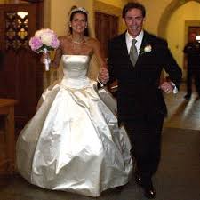 Law Order Star Angie Harmon And New York Giants Player Jason Sehorn Were Married On June 9 2 Celebrity Wedding Photos Celebrity Bride Wedding Dresses Unique