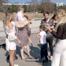 De satsar hårt för att nå sina mål och det blir en händelserik resa med musiken och ridsporten i fokus. Familjen Hammarstrom Tillbaka I Svt Play Mycket Bakom Kulisserna Den Har Gangen