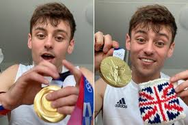 Tom daley is a gold medal sweetie for knitting a tiny dog sweater at the olympics the olympic diver said he took up knitting at the beginning of the pandemic as a. Pgnrcr72lyhfbm