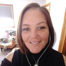 Carolyn Karl's Instagram, Twitter & Facebook