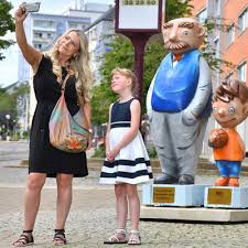 Sie finden bei uns auch eine übersicht über alle verkaufsoffenen sonntage, wohnboulevards und einkaufscenter in ihrer nähe. Erich Ohser E O Plauen Und Seine Vater Sohn Geschichten Stadt Plauen