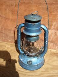 The 7/8 inch wick produces more light that is the only disadvantage to the air pilot i have found so far. Vintage Dietz No 8 Air Pilot Oil Lantern Oil Lantern Vintage Vintage House