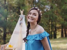 Annisa rawles (kakak) aiden (adik). Profil Dan Biodata Amanda Rawles Dikenal Cantik Dan Berbakat