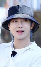 I'm not the most handsome, but I have a very good heart ❤️, I'm caring,  loving 🥰 but I won't say I'm perfect, nobody is perfect.I love you all my  fans ♥️❤️