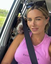 Larissa Rogers's Instagram, Twitter & Facebook