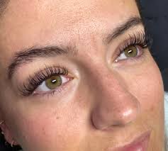 If lashes haven't been isolated correctly, then the lashes start to grow  out, can it cause the lashes to pull down causing eye swelling?