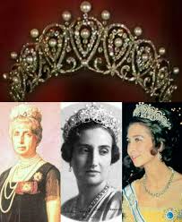 Tiara De La Reina Maria Cristina Reina Maria Cristina De Espana Maria De Las Mercedes De Borbon Y Orleans Condesa De Royal Tiaras Royal Jewels Beautiful Tiaras