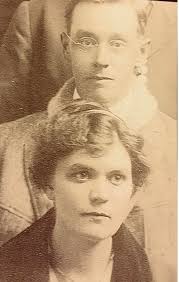 good morning my dears🌷😊 I found another photo that I dream of seeing in  color. 1960 . grandma and grandpa. Regards🙏🏻