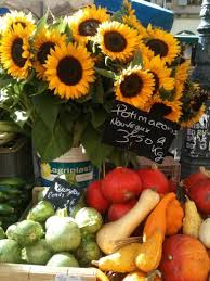 Jour De Marche A Aix En Provence Sunflowers Squash More Offered For Sale In A Little Town Of Aix In Southern France Nea Provence Farmers Market French Food