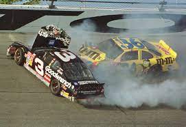 The daytona 500 is nascar's season opener and is often referred to as its super bowl. Nascar Legend Dale Earnhardt Killed In A Last Lap Crash At The 2001 Daytona 500 New York Daily News