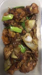 Hal yang membuatnya lebih romantis adalah mereka makan satu piring berdua dan duduk saling berdekatan. Have A Good Meal Makanan