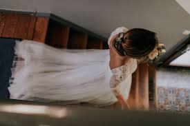 Wo genau du dein brautkleid kaufst, hängt meist vom wenn du dich aus kostengründen für ein gemietetes hochzeitskleid entscheidest, solltest du sehr. Brautkleid Anprobe Die Sache Mit Dem Traumkleid