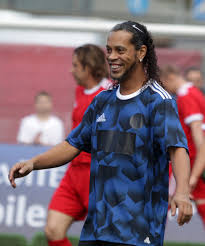 Ronaldinho has changed his mind and finally gotten it fixed. Ronaldinho Geburtstag Alter Und Sternzeichen