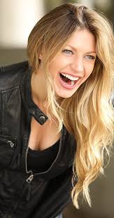 Jes Macallan Actress Legends Of Tomorrow A Graduate Of The University Of Florida Jes Macallan S Interest In The Arts Began Early A Classically Trained Danc