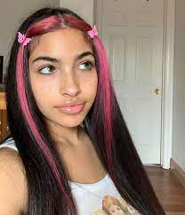 I Cant Believe She Straighten And Dyed Her Hair Like What The Heck Hair Color Streaks Hair Streaks Hair Inspo Color