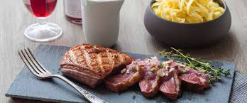Principalement élevé pour son foie servant à la confection du foie gras, le canard est également réputé pour sa chair. Magret D Oie Au Pinot Noir Recette Pour Noel