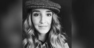 Amanda Hinkley's Instagram, Twitter & Facebook