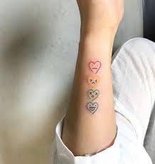 Finger Tattoos Hand Tats Hand Tattoos For Women Small Back Of Arm Tattoo Women Mandalasun Geometric Designs Simplistic Tattoos Minimalist Tattoo Tattoos