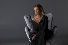 Tony carreira e cristina ferreira estão de costas voltadas. Expresso Cristina Ferreira E Tony Carreira Deverao Tornar Se Acionistas Da Tvi Ate Ao Fim Do Ano