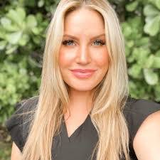 Amanda Doub's Instagram, Twitter & Facebook