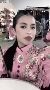 Explora el Mundo de Naomi Silva