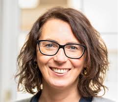 Beate Priewasser Julia von Weiler Maria Steinhoff Zur Anmeldung