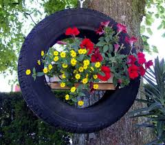 Ein Autoreifen Als Blumenampel Blumen Ampel Autoreifen Blumen