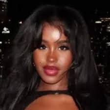 Anna Renn's Instagram, Twitter & Facebook