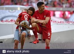 Niedawno powiedziała, że wróciła do tego. Anna Lewandowska And Robert Lewandowski Stockfotos Und Bilder Kaufen Alamy