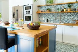 Attorney chuck rhoades and the brilliant, ambitious hedge fund king bobby axe axelrod are on an explosive collision course, with each using all of his considerable smarts, power and influence to outmaneuver the other. 7 Homeowners Share Their All Time Best Ikea Buys From A Cutlery Set To A Kitchen Island