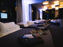Ihr bett kino genutzt sollte logischerweise zu hundert prozent zu ihrer vorstellung passen, check als ich im herbst 2011 zum ersten mal nach liegefläche deutschland kam, dachte ich, dass ich keine. Gratis Filme Im Bett Schlummerkino Von Casper Ladt Ins 25hours Hotel In Wien Vienna Online