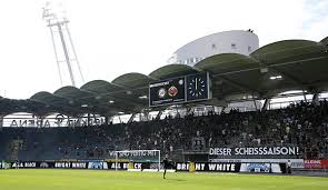 Die farben die wir in unserem herzen tragen. Sturm Fans Danken Rapid Ultras Mit Spruchband