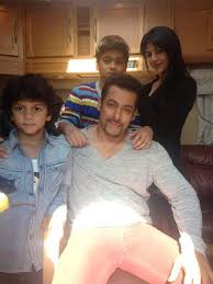 Salman Khan With Sajid Nadiadwala S Wife And Kids Salman Khan Salman Khan Photo Khan