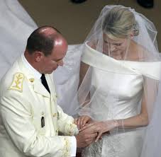 Bereits zur hochzeit meinten viele, dass etwas in charlène fliehen wollte. Monaco Wurde Charlenes Und Alberts Hochzeit Erzwungen Welt