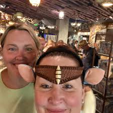 Does anyone know how late the council come out to pick up bulk uplifts? I  have stuffed booked and paid for to be picked up today and they still  haven't turned up.