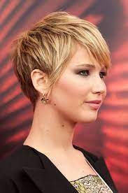 Une coupe mi longue dégradée portée wavy. 10 Coupes Courtes De Stars Cheveux Courts Tendance 2017 Cheveux Courts Coupe De Cheveux