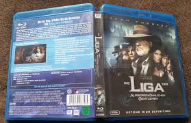 The league of extraordinary gentlemen (dt.die liga der außergewöhnlichen gentlemen) ist eine comicreihe von alan moore und kevin o'neill, die seit 1999 erscheint.sie beginnt im jahre 1898 und handelt von literarischen figuren, die sich zum kampf gegen feinde des britischen empires zur titelgebenden gruppierung zusammengeschlossen haben. Die Liga Der Aussergewohnlichen Gentlemen Kaufen Filmundo