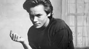 Anyone who saw river phoenix irl? River Phoenix Tragischer Tod In Der Halloween Nacht 1993