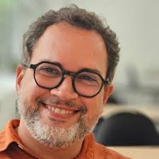 Olhares se encontram na poesia