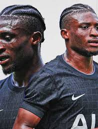 West Ham: Appiah-Forson signs new deal