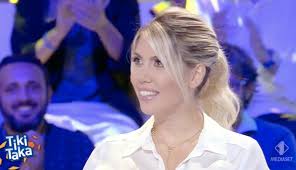 Wanda nara news, gossip, photos of wanda nara, biography, wanda nara boyfriend list 2016. Wanda Nara Sul Programma Tikitaka L Unico Contatto Che Mauro Ha Avuto Con La Juventus Sono I Sette Gol Che Gli Ha Segnato Fcintermilan